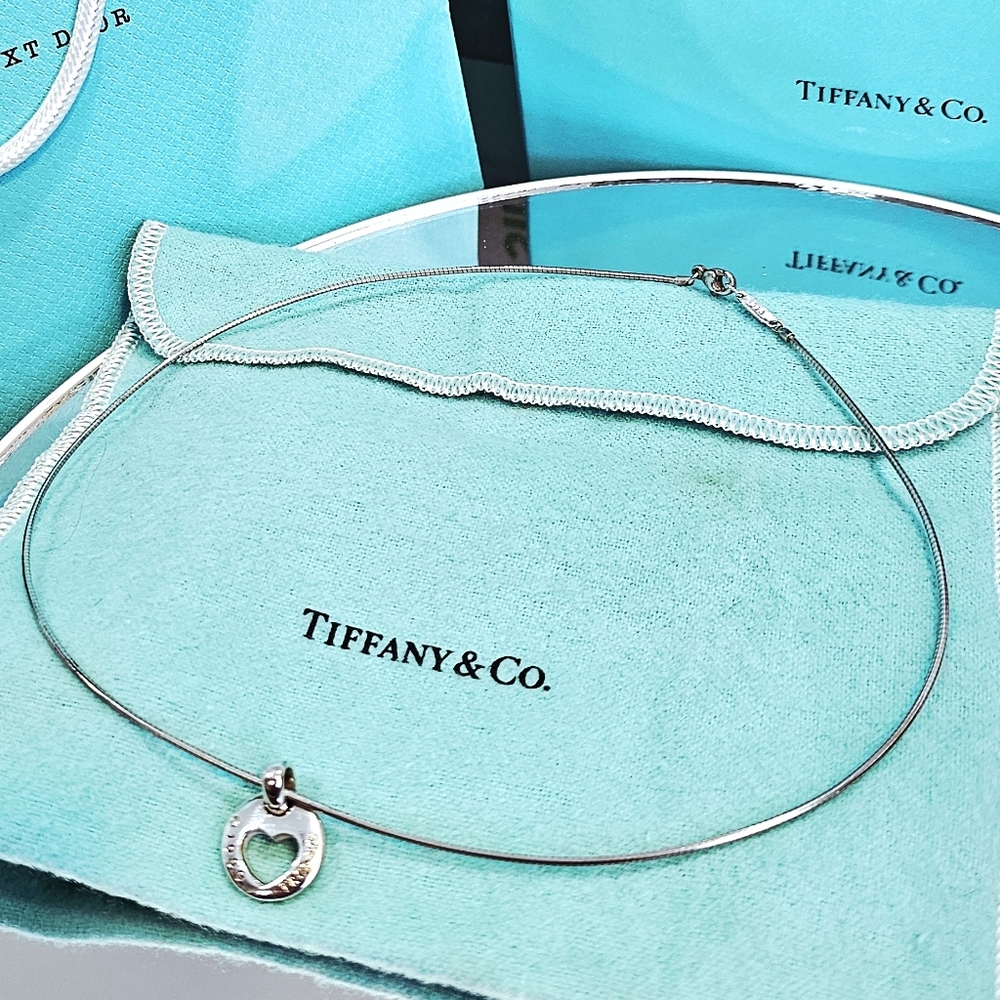 💘Tiffany & Co. Heart Circle 1999 Stencil Cut-Out Necklace in 925 STER Silver✨️